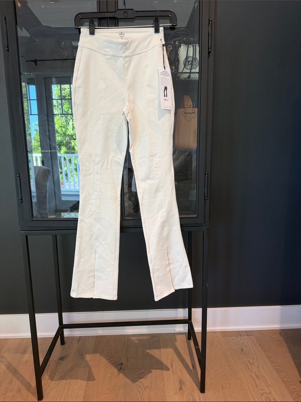 ALO Yoga Off-White Flutter Leg leggings